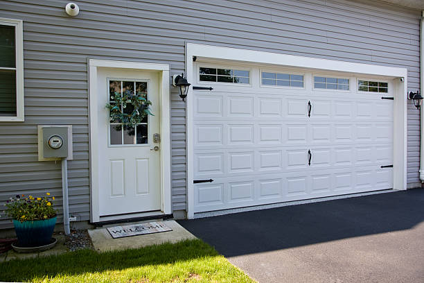24/7 Emergency Garage Door Panel Replacement experts in Lake Stickney, WA